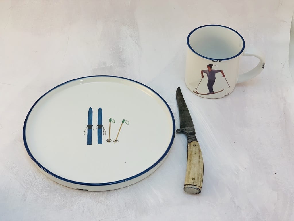 Frühstücksteller blauer Rand mit einem Paar blauer Schi, Dessertteller