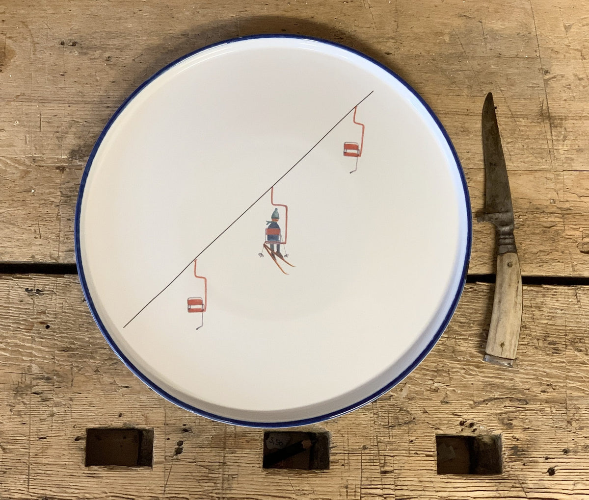 Set aus 6 Keramiktassen mit Schifahrern, Größe 1: 10x10cm