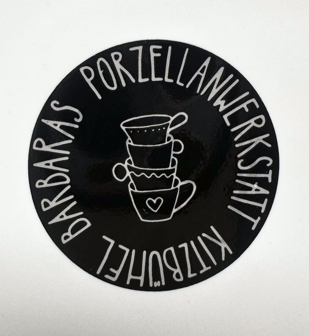 Keramiktasse im Emaille- Look 460 ml,  mit einem Schifahrer in Grätschschritt