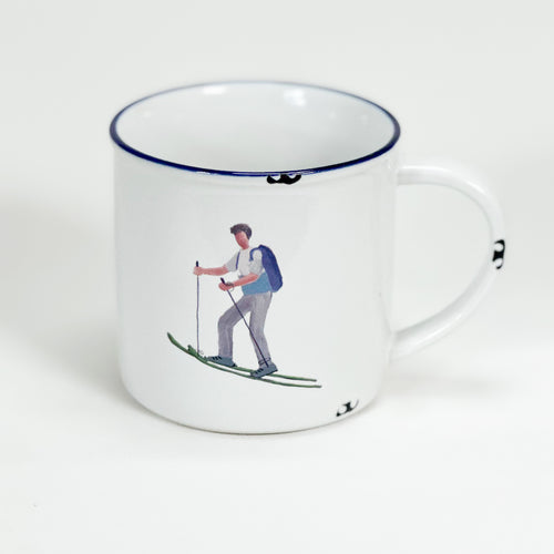 Keramiktasse im Emaille- Look 460 ml,  mit einem Tourengeher - Bild 1