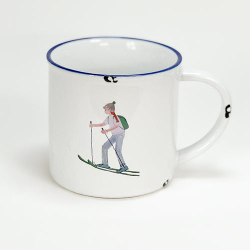 Keramiktasse im Emaille- Look 460 ml,  mit einer Tourengeherin - Bild 1