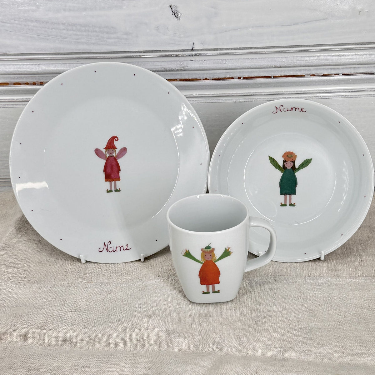 Produkt mit Kindergeskirr mit Blumenkindern, Kindergeskirr mit Blumenkindern, Produkt, Winterkollektion, Barbara's Porzellanwerkstatt