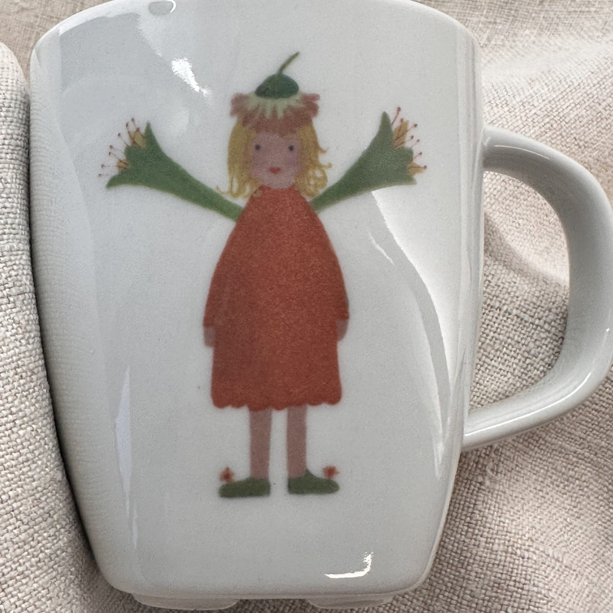 Produkt mit Kindergeskirr mit Blumenkindern, Kindergeskirr mit Blumenkindern, Produkt, Winterkollektion, Barbara's Porzellanwerkstatt