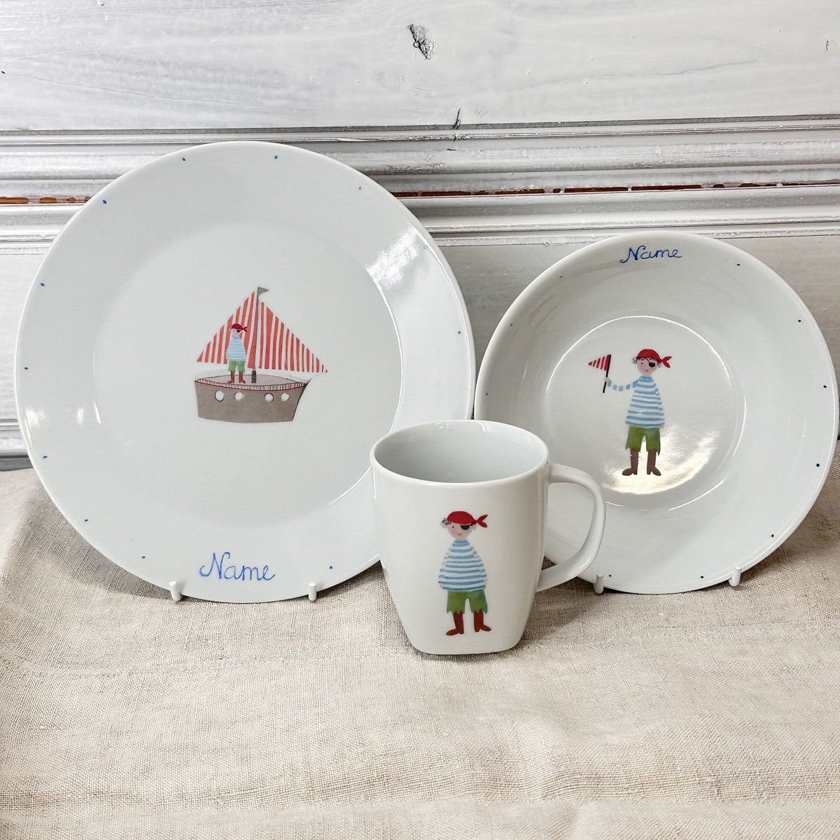 Produkt mit Kindergeskirr Pirat, Kindergeskirr Pirat, Produkt, Winterkollektion, Barbara's Porzellanwerkstatt